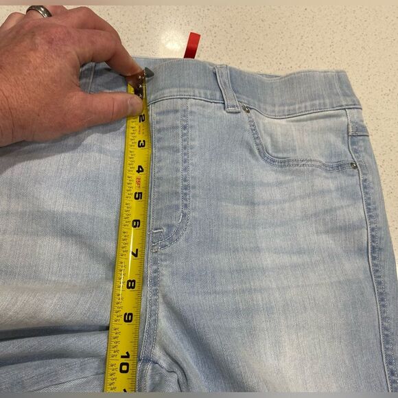 SPANX Light Wash Stretch Denim Flare Jeans Women’s 30x33 EUC - Picture 8 of 11